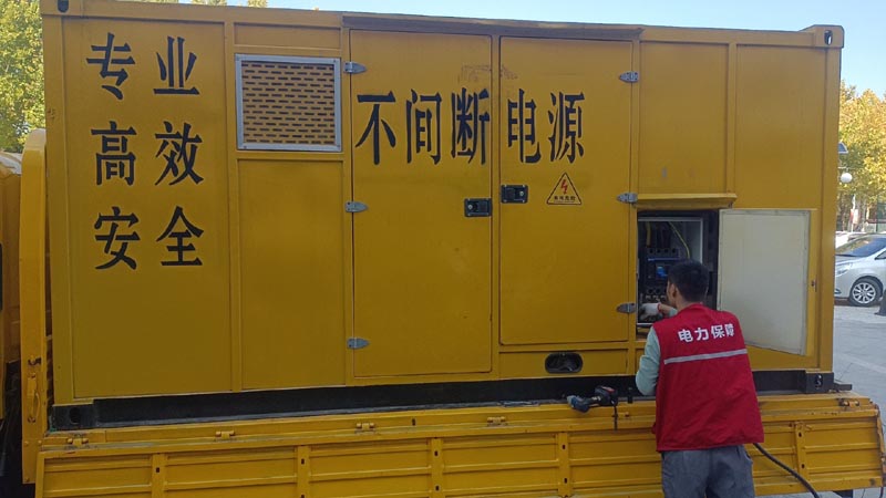铁西柴油发电机组和UPS电源配合使用时，如何避免切换过程中的电力中断？